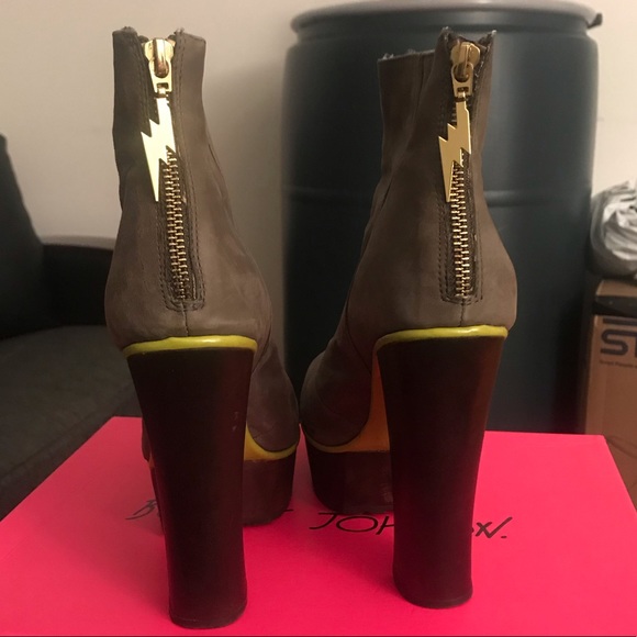 Betsey Johnson ankle bootie - Picture 5 of 8